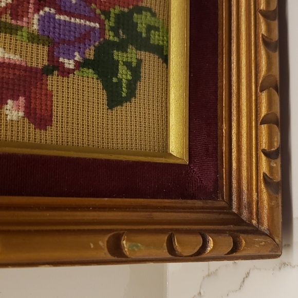 VINTAGE Handmade Framed Crucifix flowers croched hooked Frame Size 12" x 9.25" - Picture 4 of 6